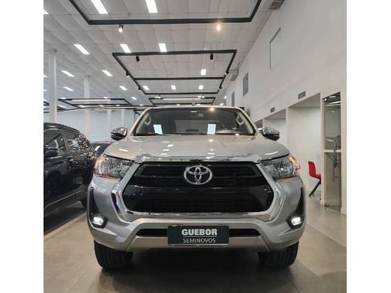 TOYOTA HILUX 2.8 D-4D TURBO DIESEL CD SRV 4X4 AUTOMÁTICO